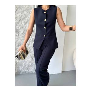 Vestito alla moda da donna con bottoni e pantaloni con dettagli in alto e in basso a due pezzi - Product Image 5
