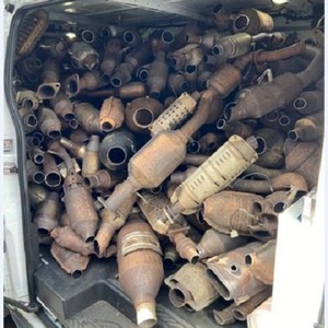 Convertidor catalítico de metal usado al por mayor para coches, chatarra, accesorios de grado HMS y LMS - Product Image 1