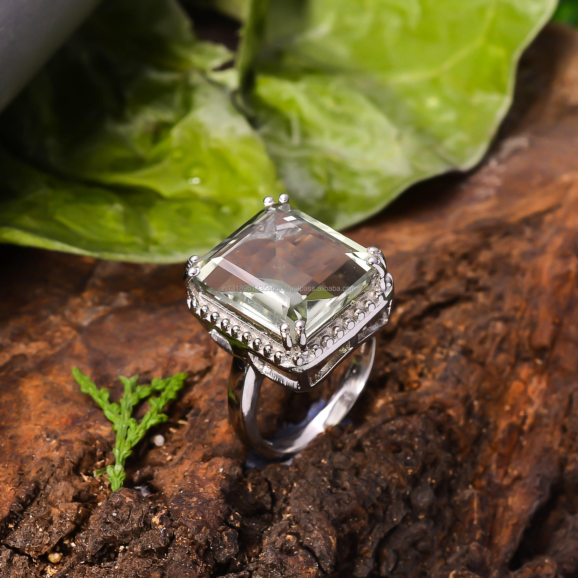 สีเขียว