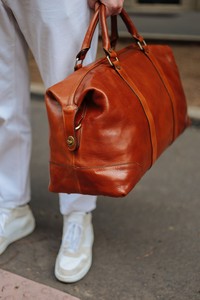 Sac de voyage week-end en cuir véritable avec fermeture éclair, durable, marron, style artisanal - Product Image 2