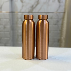 Bouteilles d'eau en cuivre imprimées à 7 chakras de style antique magnifiquement conçues pour maintenir la pureté de l'eau avec une touche d'élégance - Product Image 6