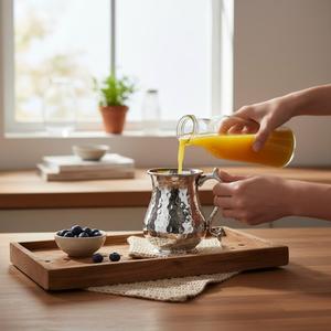 Carafe vintage à pieds en cuivre avec tasse à babeurre - Product Image 3