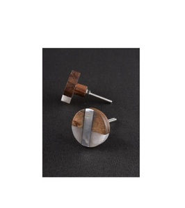 Boutons de tiroir en bois et résine personnalisés, idéaux pour les armoires de cuisine, ajoutant une touche artistique aux meubles, améliorant le style intérieur moderne. - Product Image 1