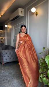 Nuevo diseñador exclusivo Ropa DE BODA Chimar Tissue Silk Saree & Blusa con Mukesh Work & Fancy Lace Work Saree para mujer - Product Image 5