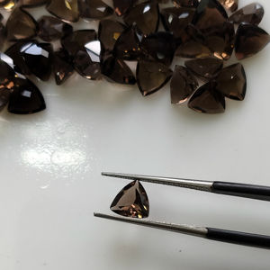 Esmeralda Sintética de 7MM, Corte Trillón, con Cambio de Color, de la Mejor Calidad, Gema Suelta para Joyería - Product Image 1