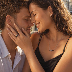 Collier infini en zircon plaqué rhodium avec pendentif cœur personnalisé avec pierre de naissance - Product Image 6