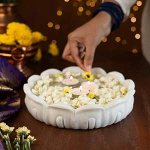 Ritualistic Padma Marble Urli White Multi Utility Flower Shape Urli para decoraciones de flores Stone Urli Bowl y para decoración del hogar - Product Image 2