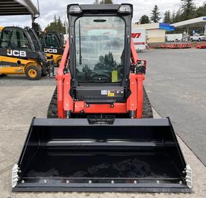 Minicargador de pista Kubota 2025 para hombre, potencia, comodidad y control inigualables - Product Image 1