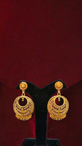 Ensemble de boucles d'oreilles en gros avec Premium conçu 22CT plaqué or style unique boucles d'oreilles bijoux pour femmes portent - Product Image 3