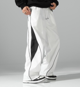 Pantalon de survêtement blanc surdimensionné pour homme, coupe large, avec empiècements latéraux contrastants noirs et détails de passepoil, taille à cordon de serrage – Vente en gros personnalisée - Product Image 2
