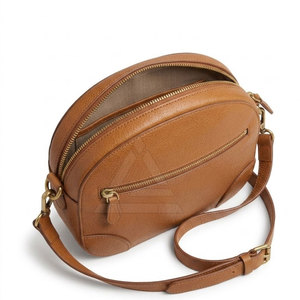 Bolso bandolera de cuero genuino, diseño compacto con correa ajustable para viajes y uso casual - Product Image 4