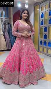 ชุดเดรสผ้าชิออนแบบดั้งเดิมของชาวอินเดียนแดงผ้าชิโน่ปักลายลำดับรหัสอย่างหนักดีไซน์งาน lehenga choli พร้อมชุดเดรส Chinon - Product Image 2