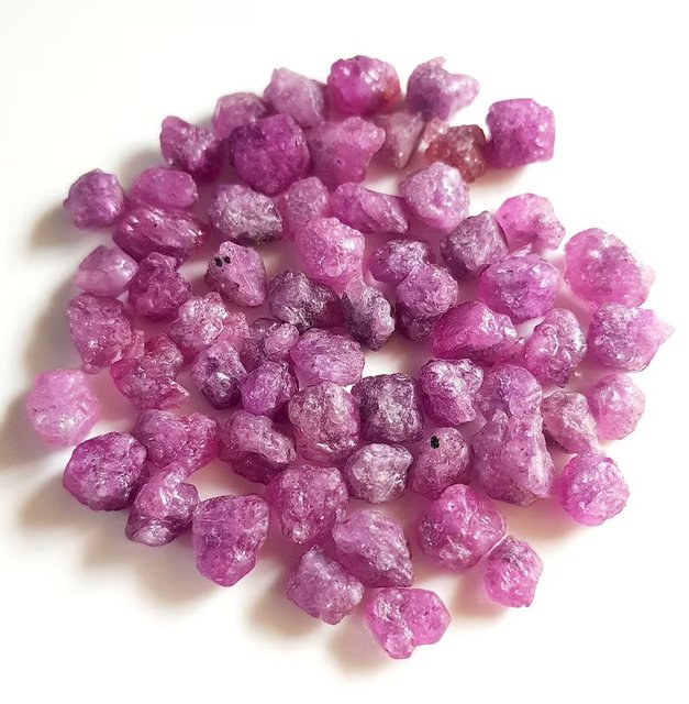 AAA Grade Pink Ruby Rough Beads Loose Size Gemstone for Jewelry Raw Precious Stone Wholesale Supply