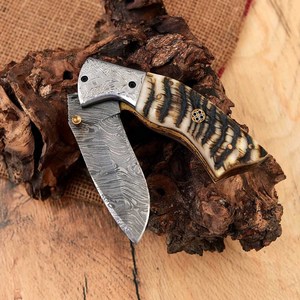 Tay Khắc Chất Lượng Hàng Đầu Tùy Chỉnh Handmade Damascus Gấp Dao Pocket Clip Dao Ram Sừng Với Da Vỏ Bọc Dao Cạo Sắc Nét - Product Image 2