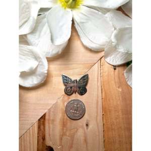 Broche élégante en argent sterling plaqué et cristal, fabriquée par Hopi, tendance, idéale pour les fêtes, cadeau parfait - Product Image 2