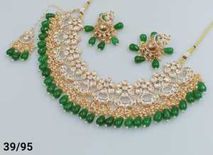 Kundan & Drop indien fantaisie traditionnel GoldTone Kundan Motipearl collier ras du cou ensemble avec ensemble de boucles d'oreilles Mangtikka & jumkha assorti - Product Image 2