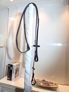 MH Global Exports R203 Riendas de Cuero Inglés para Caballo con Diseño Antideslizante de Puntos Grandes y Logotipo Personalizado Modelo MH-HR-15 para Caballo - Product Image 2