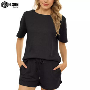 ชุดเสื้อกันลมสำหรับผู้หญิงเสื้อกันลมและกางเกงขาสั้นเสื้อไม่มีลายพิมพ์โลโก้ตามสั่ง - Product Image 1