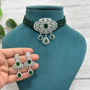 Exclusivo Juego de Collar con Piedras de Circonita Cúbica con Acabado Plateado de Diseño de Alta Calidad con Aretes, Colección de Joyería para Bodas para Mujer - Product Image 1