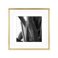 Cornice per foto in metallo dal Design moderno con finitura in oro opaco realizzata per la vita contemporanea e l'arredamento dello spazio di lavoro