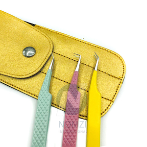 Juego de 3 pinzas de extensión de pestañas de acero inoxidable con agarre de diamante de color personalizado con punta puntiaguda y estuche - Product Image 1