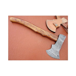Hache à fendre Burraq personnalisée de 19,5 pouces en acier Damas, manche en bois de rose, étui en cuir, cadeau de camping et de chasse, fait main pour papa - Product Image 1