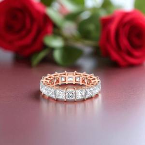 Anillo de banda de eternidad de diamante de corte princesa de moissanita de 4,00 quilates de quilates hecho en plata para ella - Product Image 2