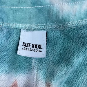 Custom Tie Dye Spellout Pantalones cortos de chándal para hombres Diseño raro Pantalones cortos para hombre en tamaño Grande Estilo de calle de moda - Product Image 5