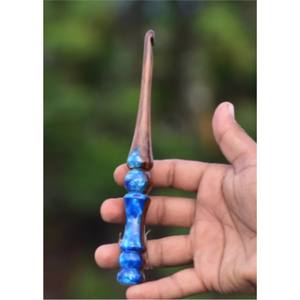 Crochet hybride en résine et bois avec logo personnalisé, design ergonomique, aiguille à tricoter, outil de tissage de luxe en gros pour les magasins d'articles d'artisanat - Product Image 2