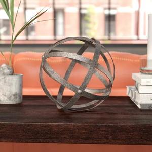 L'objet de table rond en métal noir artistique crée une déclaration accrocheuse et une présence décorative moderne - Product Image 2