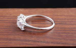 Anillo de fiesta de compromiso de boda de Plata de Ley 925 de moda Zircon blanco tres piedras estilo clásico regalo de moda - Product Image 3