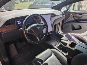Tesla Model X Long Range Plus 2024 d'occasion, inspectée, double moteur, transmission intégrale, autonomie EPA de 351 miles, conduite autonome complète, intérieur cuir tactile - Product Image 3