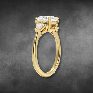 Bague en diamant 14KT 18KT or jaune, taille coussin, trois pierres, diamants de laboratoire, avec diamants en forme de bouclier, pour femme, bijoux fins de fiançailles - Product Image 2