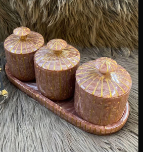 ArtisanVibe Boîte ronde en résine pour fruits secs Bocaux de cuisine polyvalents de qualité pour servir des aliments à bas prix et style ange par Tradebit - Product Image 4