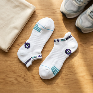 Chaussettes de sport rembourrées personnalisées, douces et respirantes, idéales pour les sports de plein air, la course à pied, le skateboard, la randonnée et le quotidien - Product Image 1