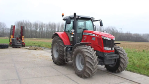 Tractor Usado Massey Ferguson 7619, Tractor Agrícola de 4 Ruedas Motrices con Neumáticos Grandes y Cabina Cerrada - Product Image 2