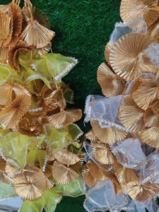 Tissu filet vibrant gland coloré avec fleur Gota décoration indienne mariage Haldi Diwali Eid décors chaîne décoration de fête - Product Image 3