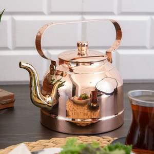 Hervidor de cobre decorativo con atractivo artesanal y acabado liso perfecto para exhibir en estanterías abiertas o uso en encimeras - Product Image 5