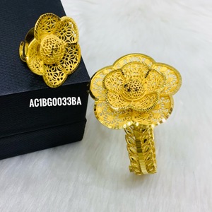 Brazalete de moda chapado en oro con anillo para niñas y mujeres - Product Image 1