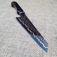 Couteau de chef de cuisine fait main en acier au carbone avec motif en cuivre professionnel avec couteaux de chef à manche en ébène.