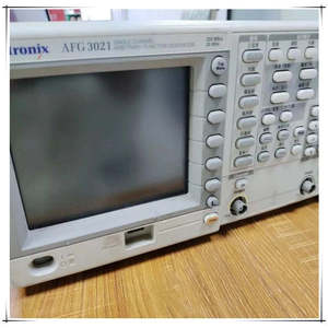 Générateur de fonctions/formes d'onde Tektronix AFG3021 d'occasion, 25 MHz, 2 canaux, axé sur les formes d'onde sinusoïdales - Product Image 2