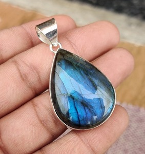 925 Sterling Silver Labradorite Gemstone Solitaire Pendant Jewelry Handmade Rhodium Plated Boho Style Women Wedding <b>Gift</b> - Product Image 3