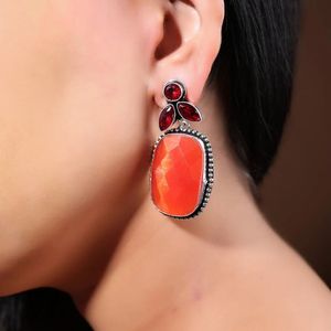 Pendientes Antiguos de Plata Oxidada con Piedra Roja, Regalo para Ella - Product Image 4