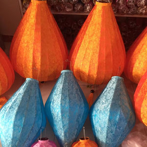 Lanterne en soie de luxe pour la décoration intérieure de spa oriental, ambiance de retraite de bien-être relaxante, utilisant des matériaux en soie naturelle douce - Product Image 4