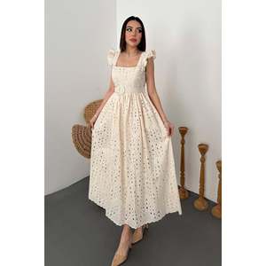 Robe beige brodée en dentelle - Beige - Product Image 1