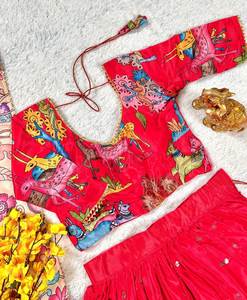 Esta temporada festiva usa Chinnon suave con hermoso espejo con estampado de Kalamkari y trabajo de piedra Fancy Lahenga Choli para mujer - Product Image 5