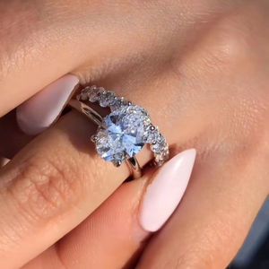 Anillo de compromiso de diamante de corte radiante cultivado en laboratorio, Plata de Ley 925 con certificado IGI, regalo de diseño de Halo Pave de lujo para mujer - Product Image 1