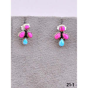 Pendientes de tuerca vintage de inspiración sureño, de plata de ley turquesa, con diseño de flor de perla engastada en bisel inspirado en el algodón de azúcar, para fiestas - Product Image 1