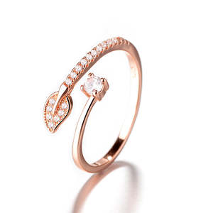 Anello a foglia con incrocio in oro rosa, alla moda coreana, con intarsio a grappolo, anello apribile, anello di fidanzamento placcato - Product Image 1