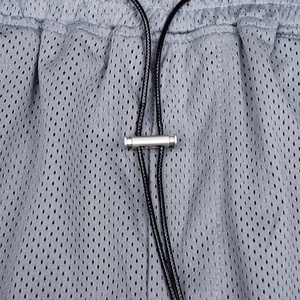 กางเกงขาสั้นผ้าตาข่ายของผู้ชายกางเกงขาสั้นแบบไม่มีลายพิมพ์โลโก้แบบกำหนดเองสำหรับฤดูร้อน - Product Image 4